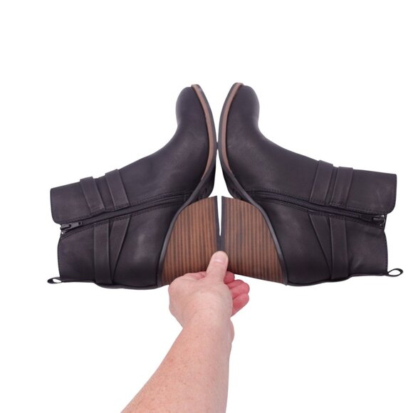 NWOB Korks Heidi Ankle Heeled Bootie Sz 9.5 M Black Faux Leather Buckle - Picture 4 of 9